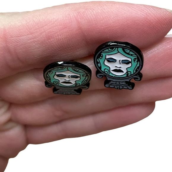 Madame Leota and haunted mansion stud earrings - Picture 2 of 15